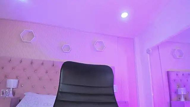 Agathaargent  online show from 11-12-25, 04:35