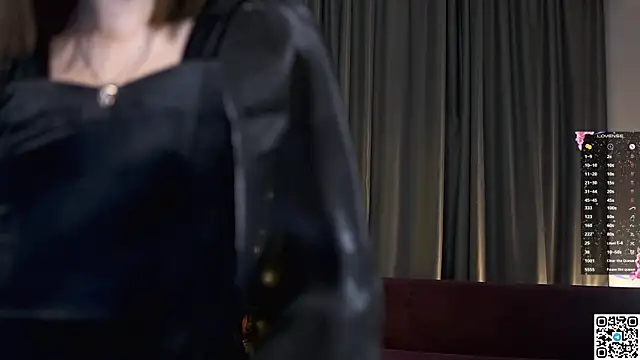 Snapshot of AnneKlint chatting on 12-25-24, 11:11 AnneKlint online show from 12-25-24, 11:11