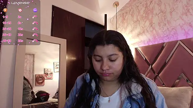 Snapshot of Miaa_Smiith1 chatting on 03-21-25, 12:17 Miaa Smiith1 online show from 03-21-25, 12:17