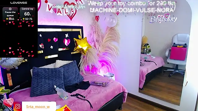 Snapshot of Moon_Water__ chatting on 03-11-25, 08:31 Moon Water online show from 03-11-25, 08:31