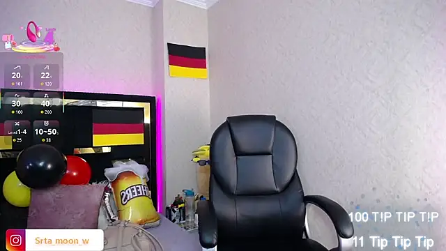 Snapshot of Moon_Water__ chatting on 09-25-25, 11:36 Moon Water online show from 09-25-25, 11:36