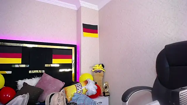 Snapshot of Moon_Water__ chatting on 09-29-25, 11:59 Moon Water online show from 09-29-25, 11:59