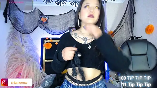 Snapshot of Moon_Water__ chatting on 10-16-25, 01:01 Moon Water online show from 10-16-25, 01:01