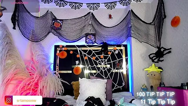 Snapshot of Moon_Water__ chatting on 11-05-25, 10:04 Moon Water online show from 11-05-25, 10:04