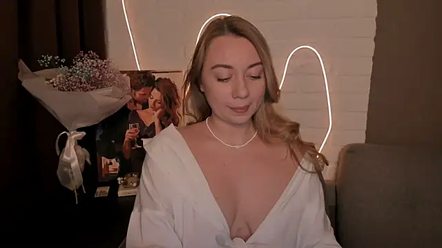 DanielaWisse online show from 12-22-24, 01:55