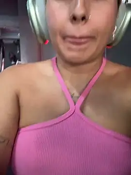 Snapshot of Amber_Martins_ chatting on 03-04-25, 06:07 Amber Martins online show from 03-04-25, 06:07