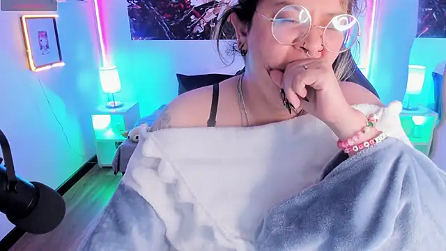 lucky-leah online show from 11-22-25, 05:50