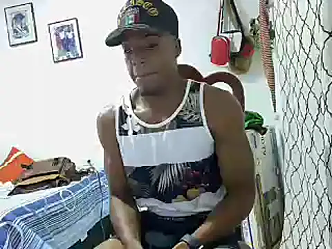 Snapshot of andrews2399 chatting on 01-07-25, 07:17 andrews2399 online show from 01-07-25, 07:17