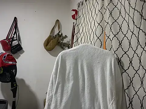 Snapshot of andrews2399 chatting on 09-28-25, 04:56 andrews2399 online show from 09-28-25, 04:56