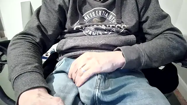 hornyguyuk1973 online show from 03-04-26, 11:00