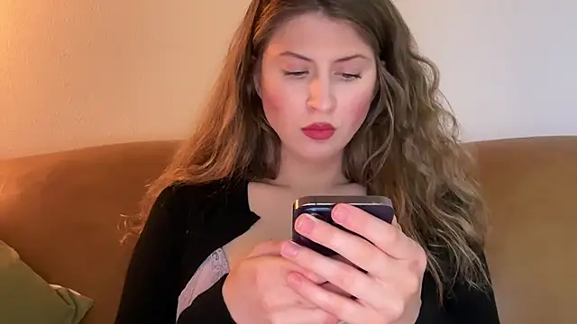 YUMIandbigWOLF online show from 09-08-25, 10:20