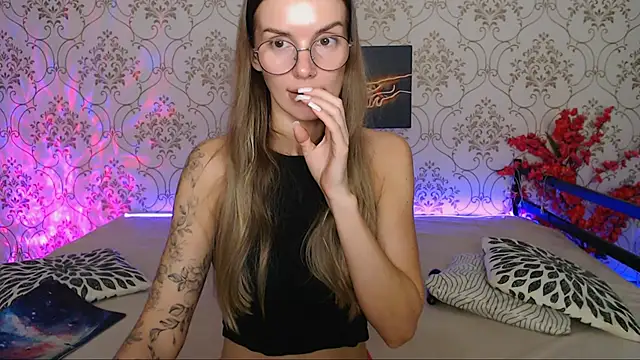 Snapshot of JulDoll chatting on 10-09-25, 12:19 JulDoll online show from 10-09-25, 12:19