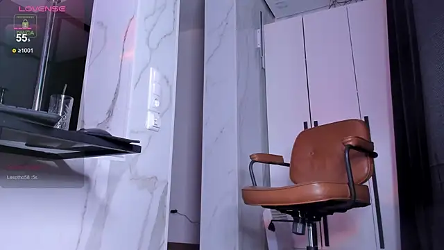 Snapshot of _Yvonne_ chatting on 02-15-25, 04:12 Yvonne online show from 02-15-25, 04:12