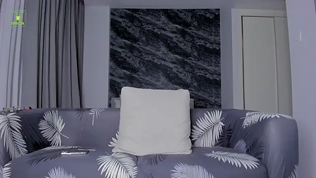 Snapshot of _Yvonne_ chatting on 11-05-25, 12:27 Yvonne online show from 11-05-25, 12:27