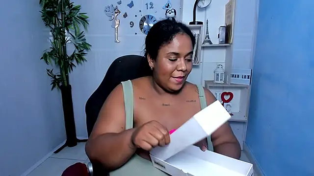 Snapshot of bbw_charlote chatting on 03-21-25, 06:18 bbw charlote online show from 03-21-25, 06:18