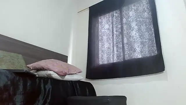 Mila cams1  online show from 01-10-25, 05:02