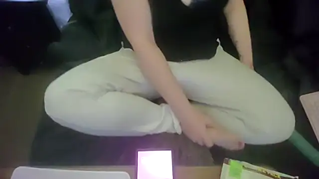 Snapshot of XxxAprilxxX chatting on 10-29-25, 02:58 XxxAprilxxX online show from 10-29-25, 02:58