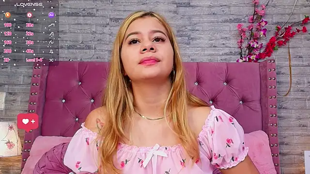 Snapshot of AuroraSim chatting on 01-25-25, 12:58 AuroraSim online show from 01-25-25, 12:58