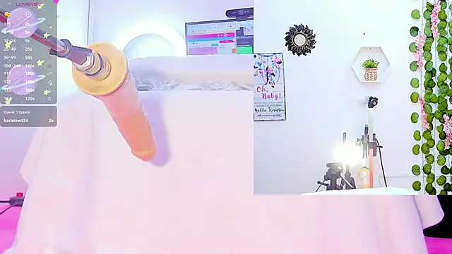 Snapshot of Daki_Ume_ chatting on 02-04-25, 02:28 Daki Ume online show from 02-04-25, 02:28