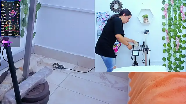 Snapshot of Daki_Ume_ chatting on 03-21-25, 01:56 Daki Ume online show from 03-21-25, 01:56