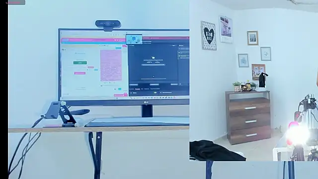 Snapshot of Daki_Ume_ chatting on 10-01-25, 02:17 Daki Ume online show from 10-01-25, 02:17