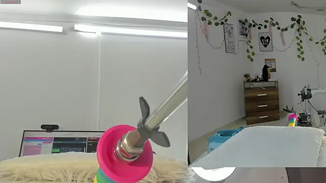 Snapshot of Daki_Ume_ chatting on 11-24-25, 02:33 Daki Ume online show from 11-24-25, 02:33