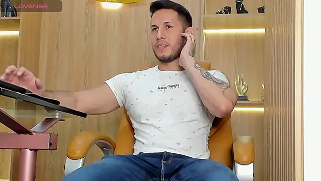 Snapshot of George_Diesell chatting on 02-23-25, 08:33 George Diesell online show from 02-23-25, 08:33