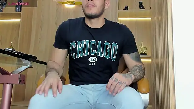 Snapshot of George_Diesell chatting on 02-27-25, 08:53 George Diesell online show from 02-27-25, 08:53