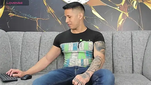 Snapshot of George_Diesell chatting on 03-03-25, 08:54 George Diesell online show from 03-03-25, 08:54