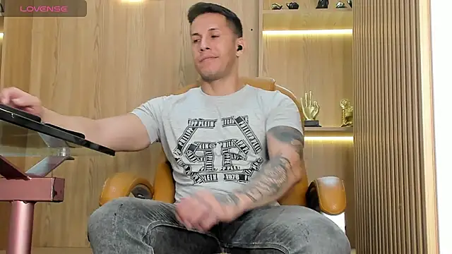 Snapshot of George_Diesell chatting on 03-13-25, 09:16 George Diesell online show from 03-13-25, 09:16