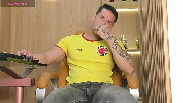 Snapshot of George_Diesell chatting on 03-20-25, 09:46 George Diesell online show from 03-20-25, 09:46