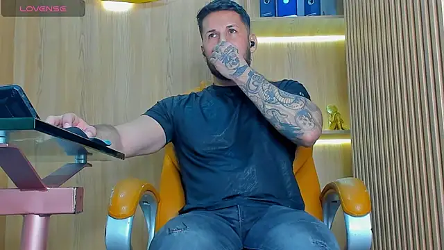 Snapshot of George_Diesell chatting on 09-09-25, 08:30 George Diesell online show from 09-09-25, 08:30