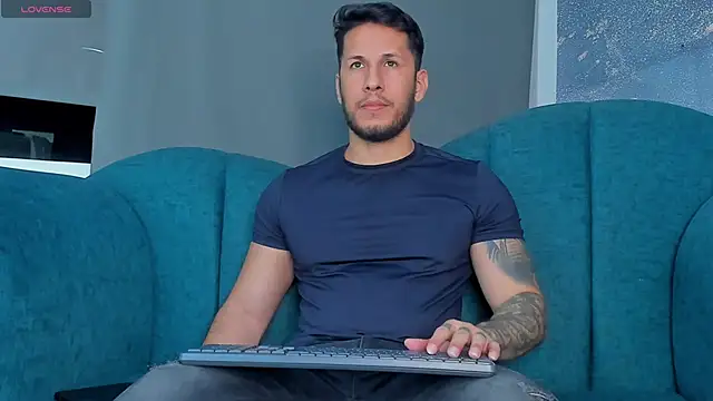 Snapshot of George_Diesell chatting on 09-28-25, 04:18 George Diesell online show from 09-28-25, 04:18