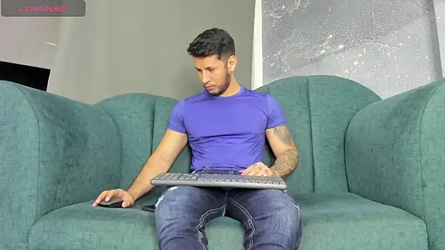 Snapshot of George_Diesell chatting on 10-02-25, 04:19 George Diesell online show from 10-02-25, 04:19