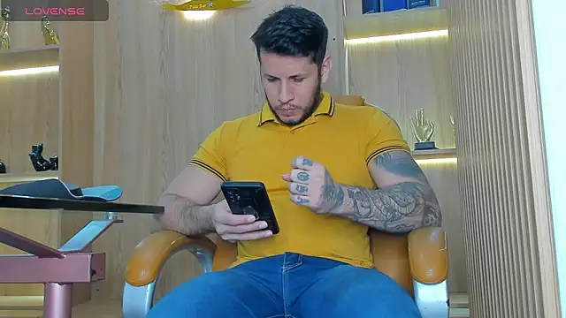 Snapshot of George_Diesell chatting on 10-05-25, 04:11 George Diesell online show from 10-05-25, 04:11