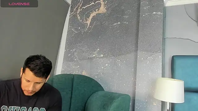 Snapshot of George_Diesell chatting on 10-12-25, 04:22 George Diesell online show from 10-12-25, 04:22