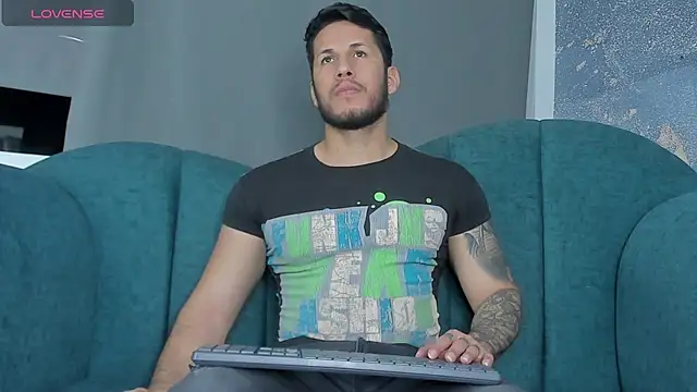 Snapshot of George_Diesell chatting on 10-13-25, 04:56 George Diesell online show from 10-13-25, 04:56