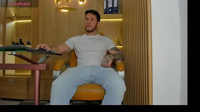 Snapshot of George_Diesell chatting on 10-14-25, 05:08 George Diesell online show from 10-14-25, 05:08