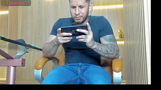 Snapshot of George_Diesell chatting on 10-18-25, 08:53 George Diesell online show from 10-18-25, 08:53