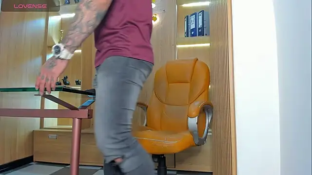 Snapshot of George_Diesell chatting on 11-03-25, 08:32 George Diesell online show from 11-03-25, 08:32