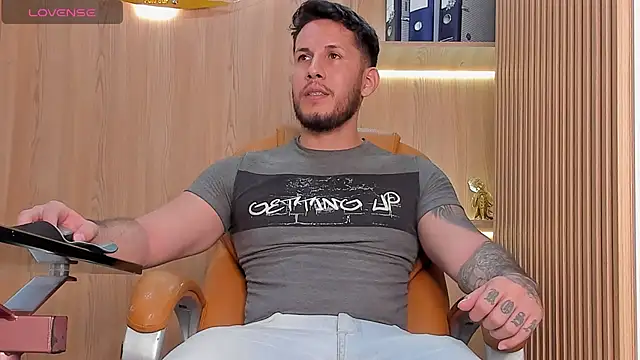 Snapshot of George_Diesell chatting on 11-05-25, 09:04 George Diesell online show from 11-05-25, 09:04