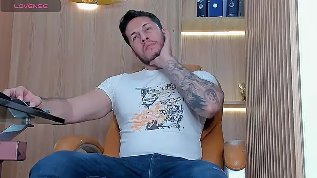 Snapshot of George_Diesell chatting on 11-15-25, 09:00 George Diesell online show from 11-15-25, 09:00