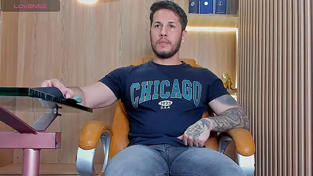 Snapshot of George_Diesell chatting on 11-18-25, 09:08 George Diesell online show from 11-18-25, 09:08