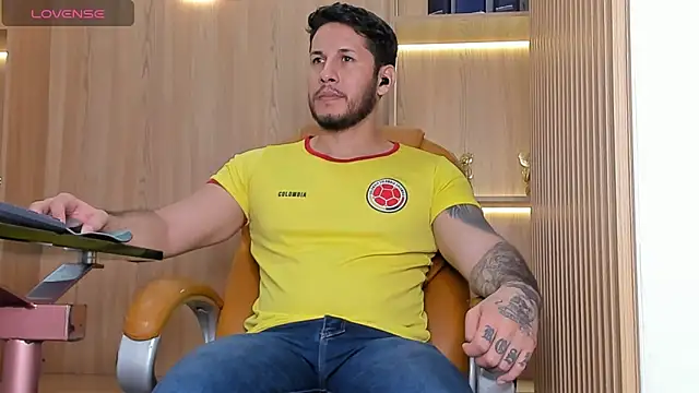 Snapshot of George_Diesell chatting on 11-23-25, 08:30 George Diesell online show from 11-23-25, 08:30