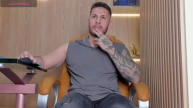 Snapshot of George_Diesell chatting on 11-25-25, 09:26 George Diesell online show from 11-25-25, 09:26