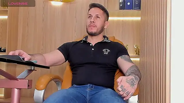 Snapshot of George_Diesell chatting on 11-29-25, 08:23 George Diesell online show from 11-29-25, 08:23