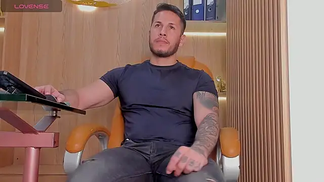 Snapshot of George_Diesell chatting on 12-02-25, 09:21 George Diesell online show from 12-02-25, 09:21