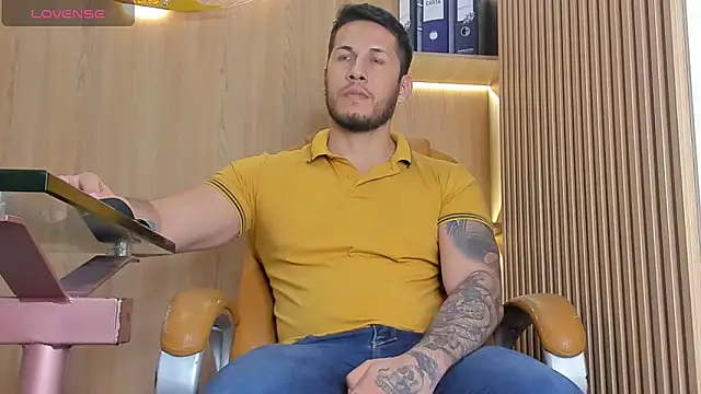 Snapshot of George_Diesell chatting on 12-13-25, 09:09 George Diesell online show from 12-13-25, 09:09