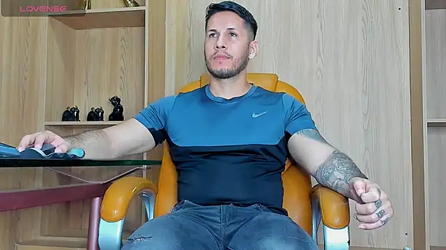 Snapshot of George_Diesell chatting on 01-10-26, 03:41 George Diesell online show from 01-10-26, 03:41