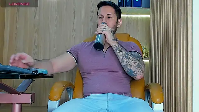 Snapshot of George_Diesell chatting on 02-12-26, 04:40 George Diesell online show from 02-12-26, 04:40